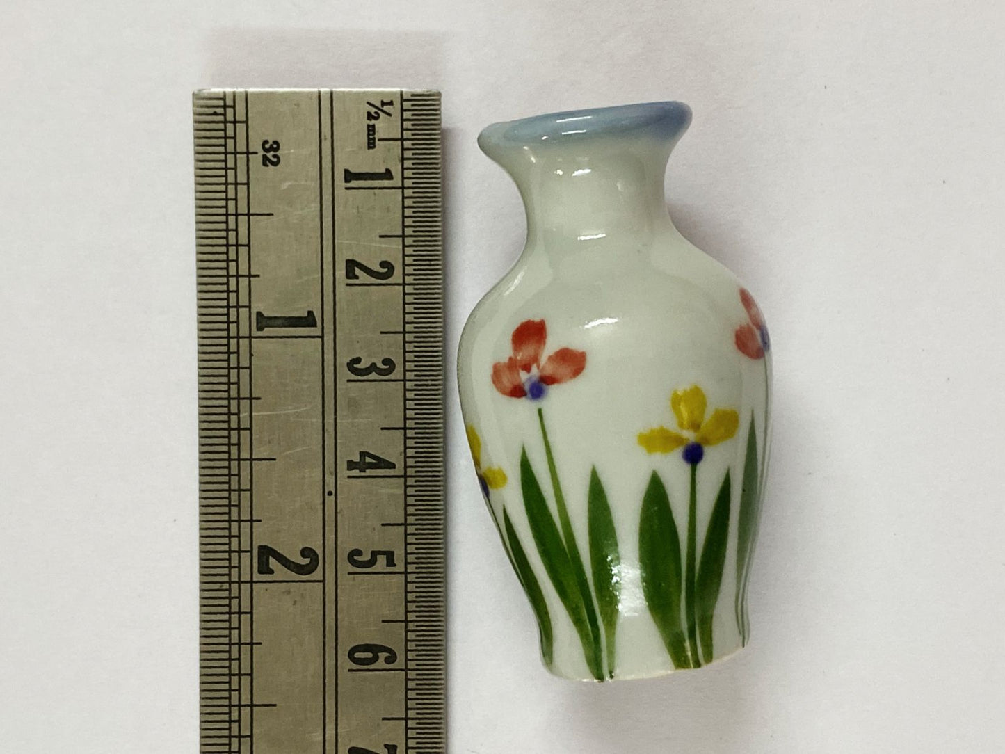 Vase / pot – miniature 1 piece – design 588