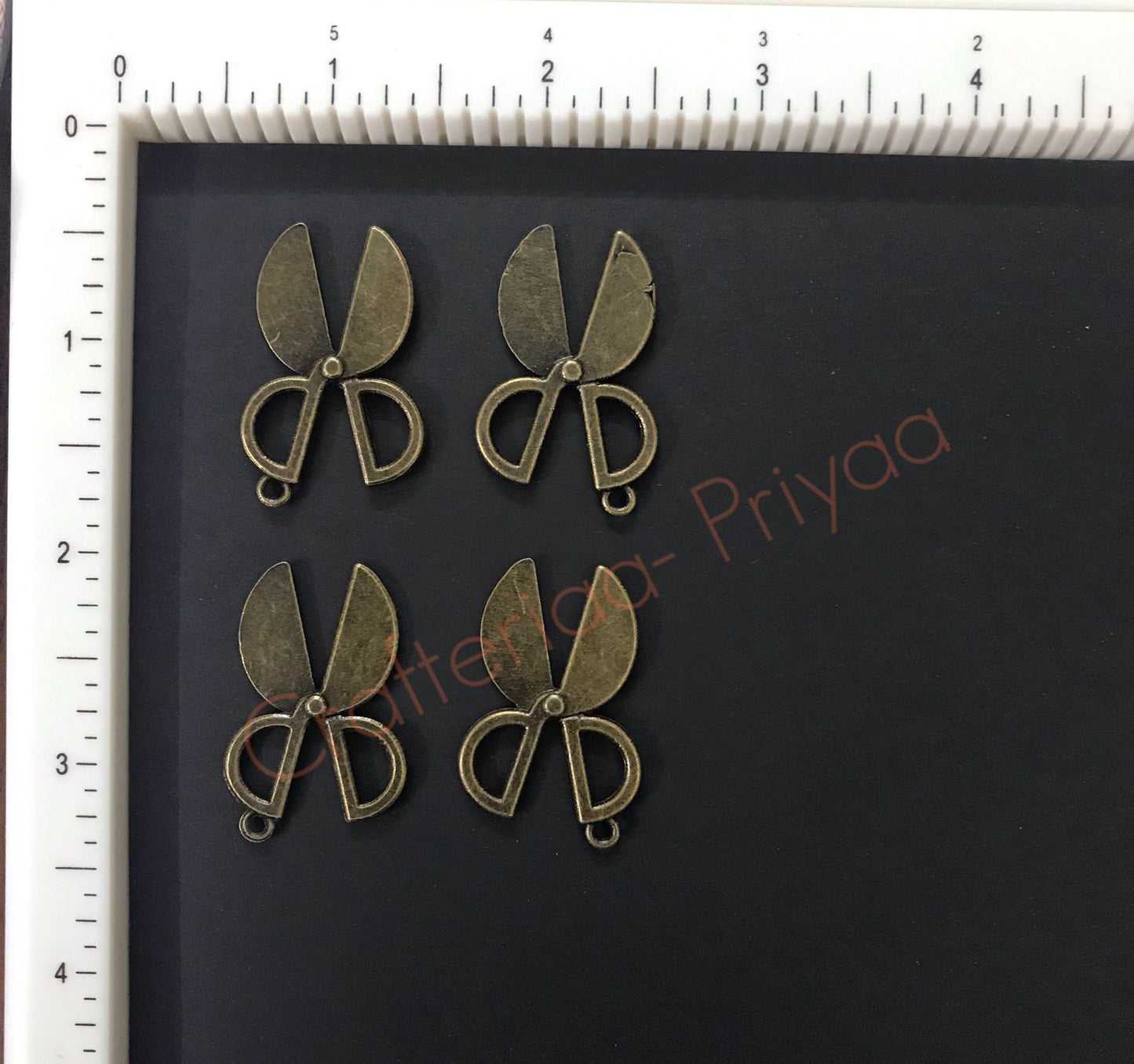 Metal Charm -4 pieces scissors