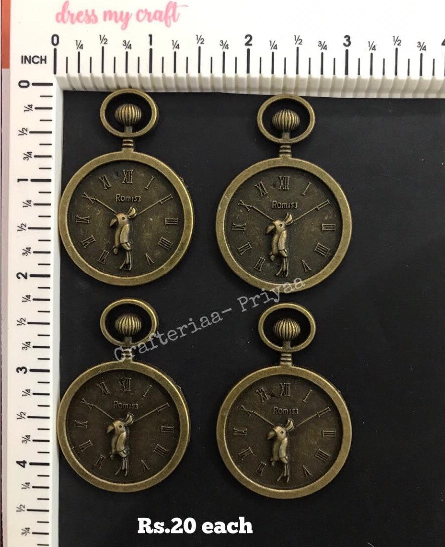 Metal clock- 1 Piece