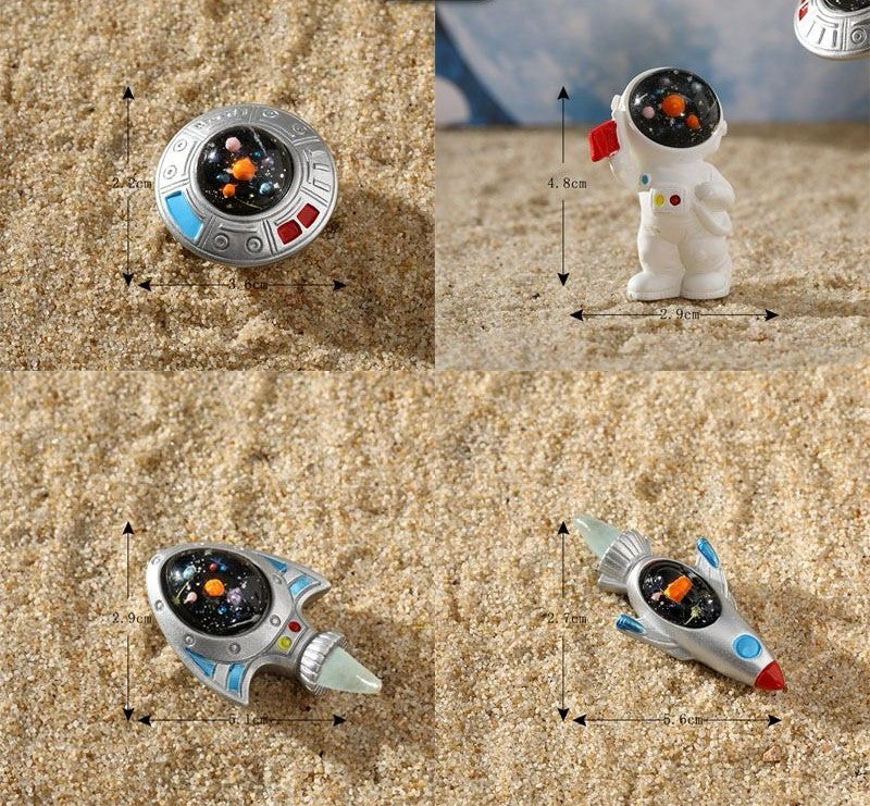 Astronaut / Space miniature 4 pieces D - 785