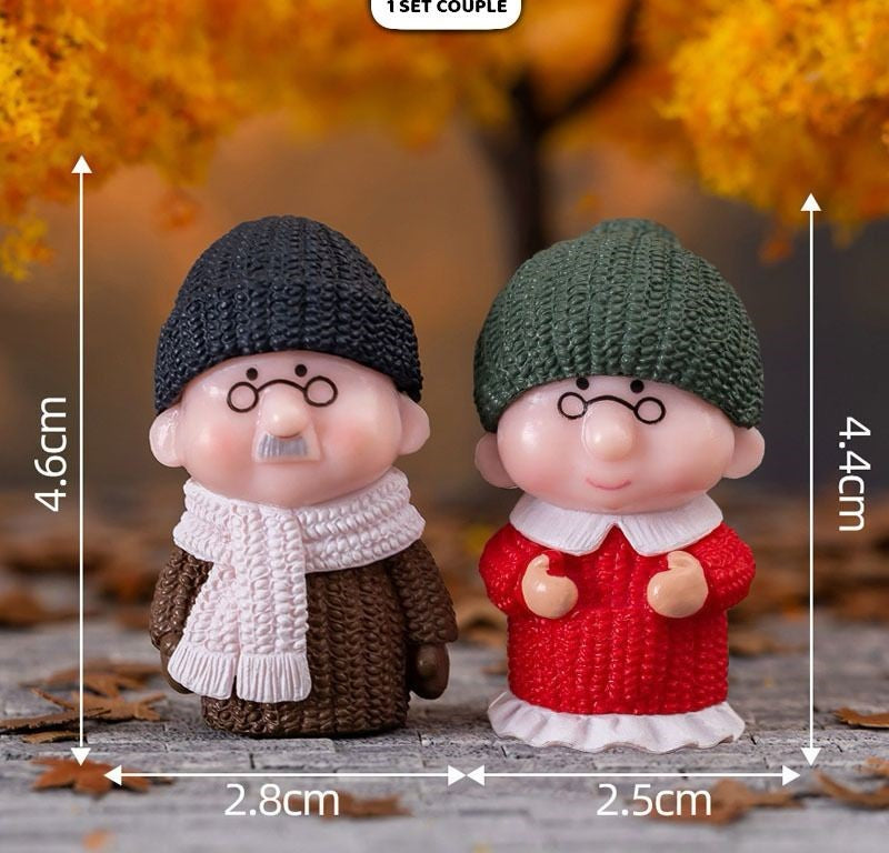 Old women & men couple with bench Miniature - 3 piece D - 805