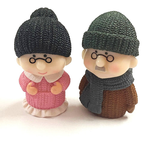 Aged / Old Couple Miniature M- 832