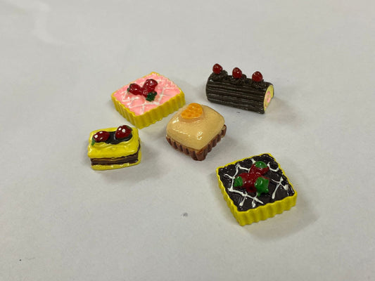 Food Miniature 5 pieces – design 149 cake