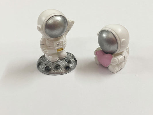 Astronaut miniature 2 pieces M-259