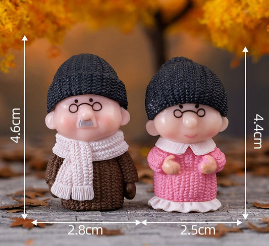 Aged / Old Couple Miniature M- 832