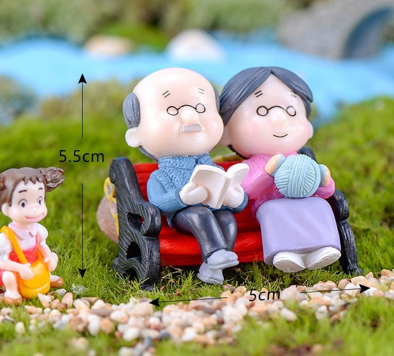 Aged / Old Couple Miniature M- 834