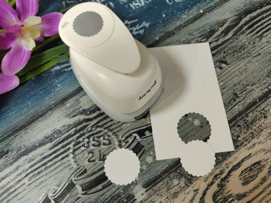 1.25″ Scalloped Circle Punch